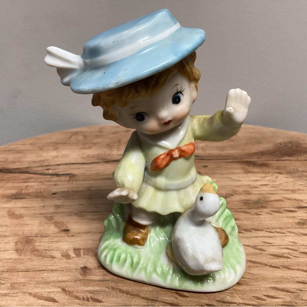 🟢 Vintage - Ceramic Crafted Little Girl with her Duck - Est. 1960’s Collectible